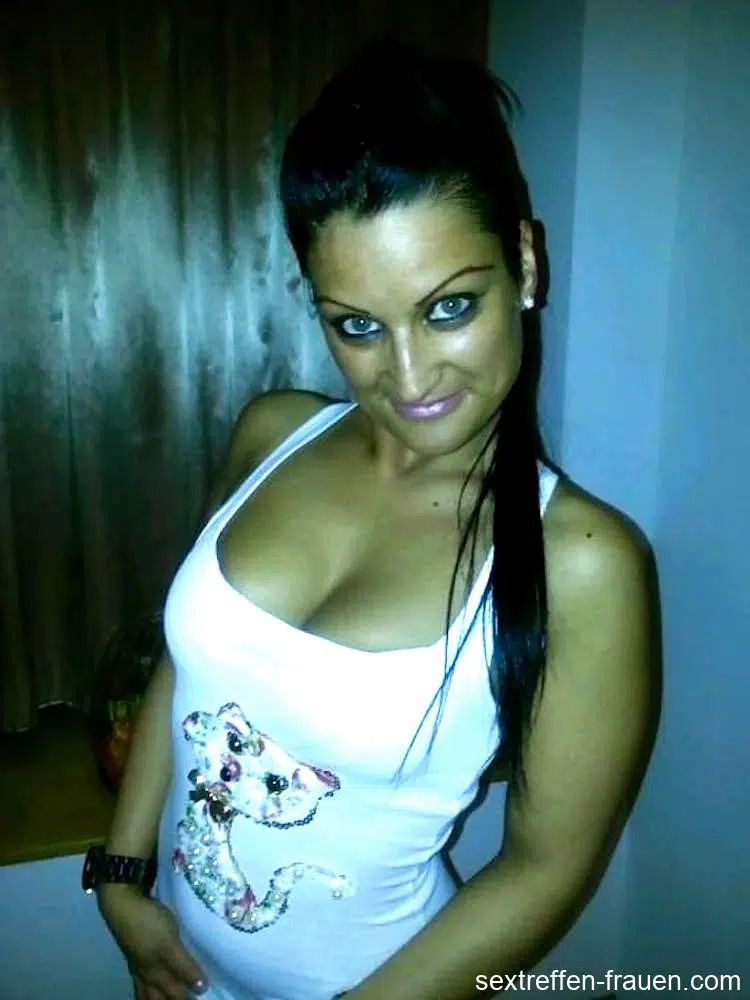 Geile Frau will in Krefeld sofort poppen und sucht Schwänze Geile Frau will in Krefeld sofort poppen